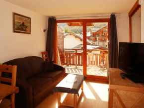 Appartement skis aux pieds avec piscine intérieure, proche services - FR-1-322-478